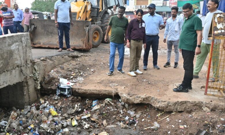 आयुक्त, पार्षद, जोन आयुक्त, स्वास्थ्य अधिकारी का संयुक्त निरीक्षण।