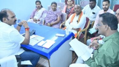 साफ-सफाई के लिए आवश्यक संसाधन एवं उपकरण खरीदने के लिए सलाहकार समिति के सदस्यों ने विचार विमर्श किया।