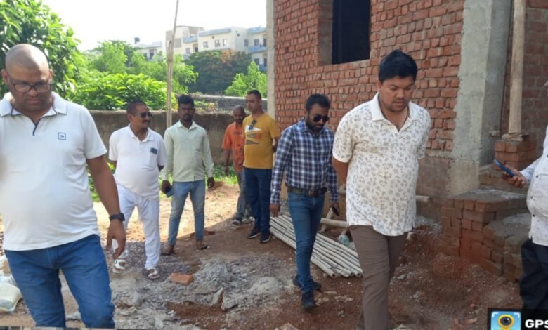 बड़े-बड़े प्लांट, बड़े-बड़े लोगो का मकान बना है, बगैर प्लानिंग सीवरेज सिस्टम जल निकासी के।