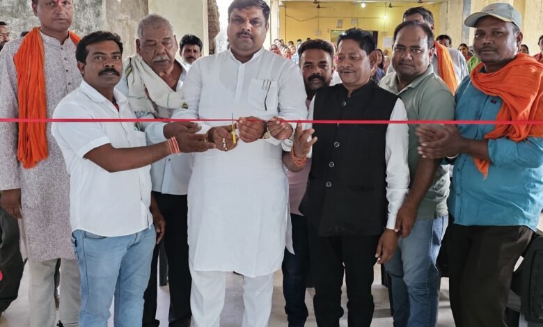 ढीमर समाज के भवन में अतिरिक्त कक्ष, विधायक गजेन्द्र यादव ने किया लोकार्पण ढीमर समाज के भवन में अतिरिक्त कक्ष, विधायक गजेन्द्र यादव ने किया लोकार्पण