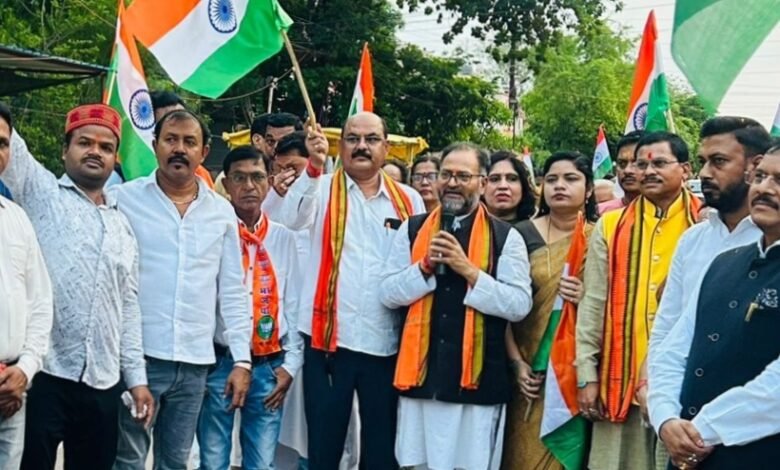 भिलाई: शौर्य के सम्मान में हाथों में तिरंगा लेकर निकले घर घर भाजपाई
