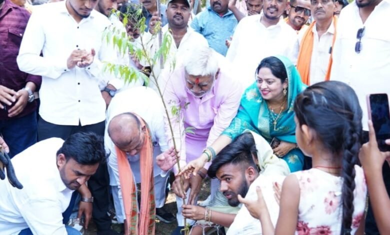 प्रदेश के पूर्व विधानसभा अध्यक्ष प्रेमप्रकाश पाण्डेय के जन्मदिन के अवसर पर भारतीय जनता पार्टी के द्वारा श्री राम जन्मोत्सव समिति द्वारा यह कार्यक्रम किया।