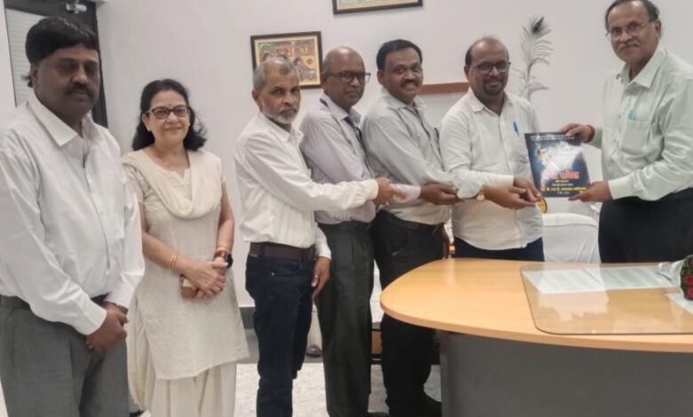 एस सी/एसटी एसोसिएशन ने सेक्टर-9 अस्पताल के कार्यपालक निदेशक से की एस सी/एसटी एसोसिएशन ने सेक्टर-9 अस्पताल के कार्यपालक निदेशक से की