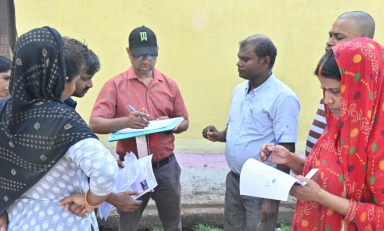 संतोषी पारा में महिला समृद्वि बाजार हेतु 60 दुकानो का सर्वे संतोषी पारा में महिला समृद्वि बाजार हेतु 60 दुकानो का सर्वे