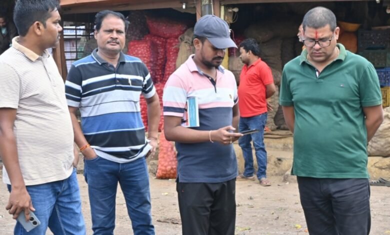 आयुक्त ने चल रहे साफ-सफाई व्यवस्था को और बेहतर बनाने दिए निर्देश आयुक्त ने चल रहे साफ-सफाई व्यवस्था को और बेहतर बनाने दिए निर्देश