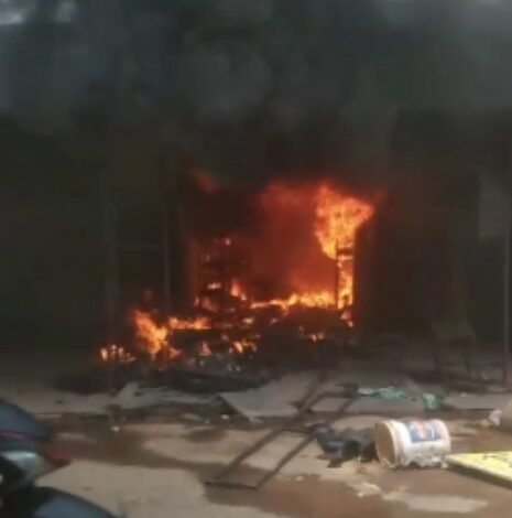 भिलाई: जूते चप्पल की दुकान में लगी भीषण आग,लाखों का नुकसान 