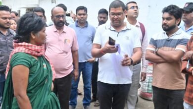 आयुक्त ने पीएम आवास के हितग्राहियों से यथाशीघ्र निर्माण हेतु किए चर्चा