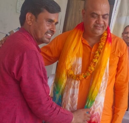 डॉ0 मुखर्जी ने राष्ट्र की एकता व अखंडता के लिए अपना जीवन बलिदान कर दिया- मनोज चौहान डॉ0 मुखर्जी ने राष्ट्र की एकता व अखंडता के लिए अपना जीवन बलिदान कर दिया- मनोज चौहान