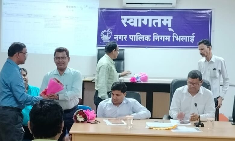 निगम आयुक्त ने किया मैराथन पाक्षिक बैठक