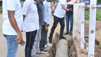 आयुक्त ने पाइप लाईन शिफ्टिंग एवं पार्किग के कार्यो का किया अवलोकन       