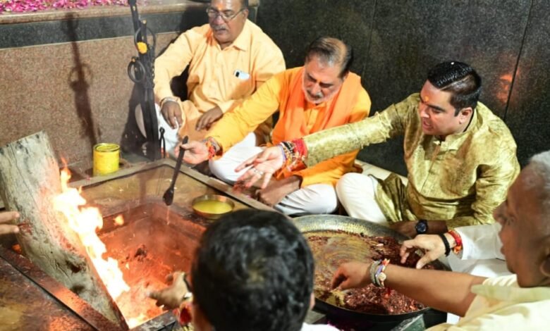 जन्मदिन पर तीन माह की मानदेय राशि से विधायक रिकेश ने लुधियाना से मंगाई मशीन मंदिर समिति को करी समर्पित श्रद्धालुओं ने कहा – महाभंडारा अब होगी आसानी से 