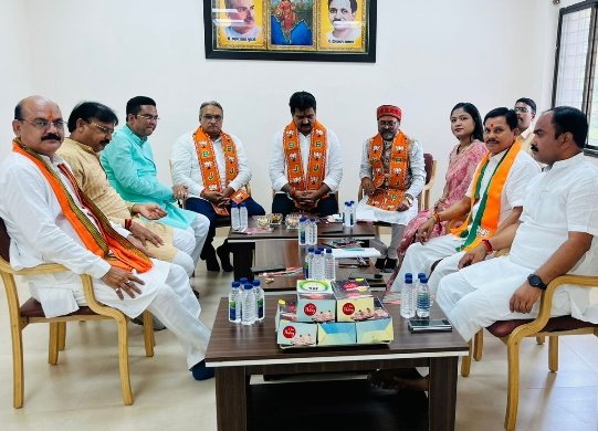 भिलाई: प्रभारी मंत्री ने लिया भाजपा जिला भिलाई संगठन का बैठक,मुख्यमंत्री के कार्यक्रमों को लेकर चर्चा भिलाई: प्रभारी मंत्री ने लिया भाजपा जिला भिलाई संगठन का बैठक,मुख्यमंत्री के कार्यक्रमों को लेकर चर्चा