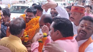 भिलाई में कैबिनेट मंत्री गजेन्द्र यादव का ढोल-नगाड़ों व आतिशबाजी के साथ भव्य स्वागत
