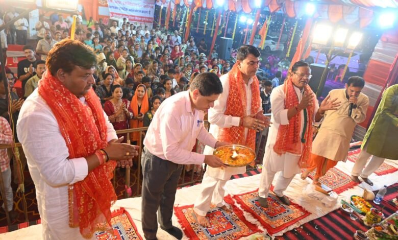 भिलाई में प्रदेश का सबसे बड़ा सेवा पंडाल, पूर्व गृहमंत्री रामसेवक पैकरा ने किया दर्शन भिलाई में प्रदेश का सबसे बड़ा सेवा पंडाल, पूर्व गृहमंत्री रामसेवक पैकरा ने किया दर्शन