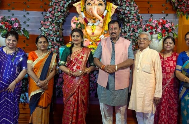 भिलाई के विभिन्न गणेश पंडालों में पहुंचे सांसद विजय बघेल, की पूजा-अर्चना