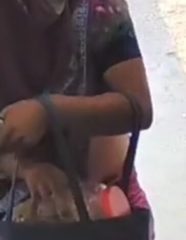 कासगंज: काजू का डिब्बा बैग में दबाकर भागी महिला, 20 दिन में दूसरी बार चोरी की वारदात सीसीटीवी में कैद