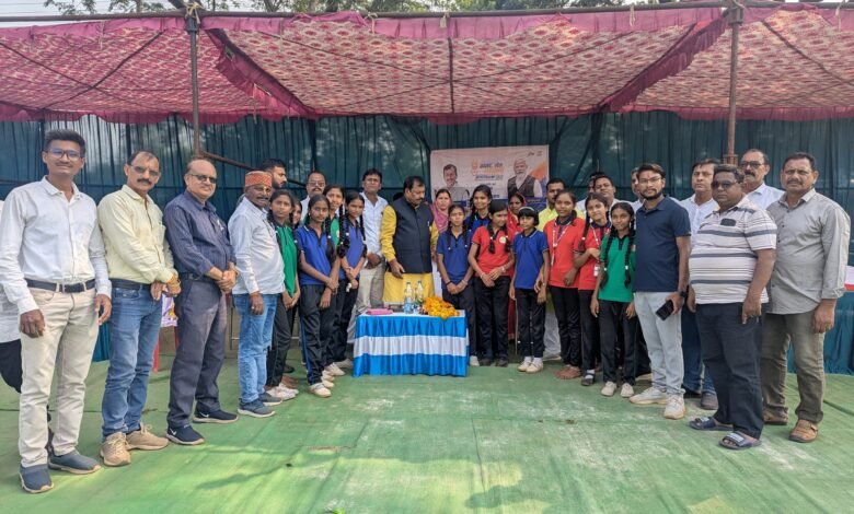 अहिवारा में सांसद खेल महोत्सव का भव्य आयोजन, सांसद विजय बघेल ने बढ़ाया खिलाड़ियों का उत्साह अहिवारा में सांसद खेल महोत्सव का भव्य आयोजन, सांसद विजय बघेल ने बढ़ाया खिलाड़ियों का उत्साह