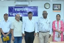 आयुक्त ने स्थानांतरण हुए अधिकारियों व कर्मचारियों को भारमुक्त कर बिदाई दिए