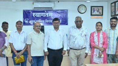आयुक्त ने स्थानांतरण हुए अधिकारियों व कर्मचारियों को भारमुक्त कर बिदाई दिए