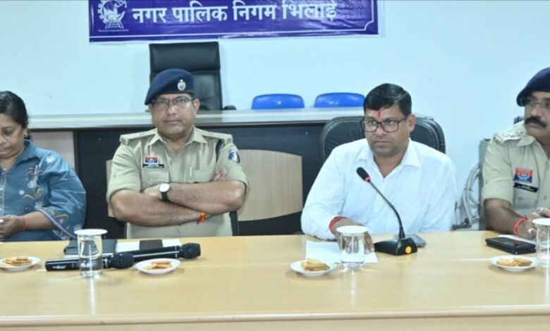 आगामी त्यौहारी सिजन में आवागमन बाधित न हो इसके लिए निगम सभागार में बैठक आयोजित आगामी त्यौहारी सिजन में आवागमन बाधित न हो इसके लिए निगम सभागार में बैठक आयोजित