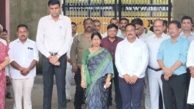 निगम परिसर में पूर्व पार्षद श्रीमती कुलेश्वरी चंद्राकर को दी गई श्रद्धांजलि