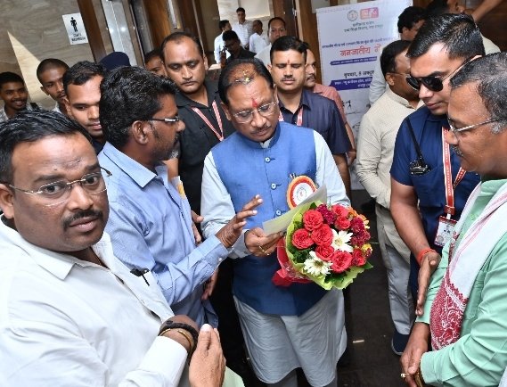 बरहमपुर-दुर्ग रेल सेवा शुरू करने की मांग — आंध्र उत्कल संघर्ष समिति ने मुख्यमंत्री विष्णुदेव साय से की मुलाकात बरहमपुर-दुर्ग रेल सेवा शुरू करने की मांग — आंध्र उत्कल संघर्ष समिति ने मुख्यमंत्री विष्णुदेव साय से की मुलाकात