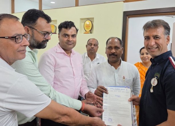 भिलाई चेम्बर के उद्योग विंग की टीम ने उपमुख्यमंत्री अरुण साव से की मुलाकात भिलाई चेम्बर के उद्योग विंग की टीम ने उपमुख्यमंत्री अरुण साव से की मुलाकात