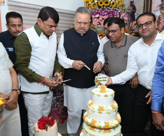 जननायक डॉ. रमन सिंह का जन्मदिन उत्साह और श्रद्धा से मनाया गया — भिलाई के दया सिंह ने रायपुर में किया भव्य आयोजन” जननायक डॉ. रमन सिंह का जन्मदिन उत्साह और श्रद्धा से मनाया गया — भिलाई के दया सिंह ने रायपुर में किया भव्य आयोजन”