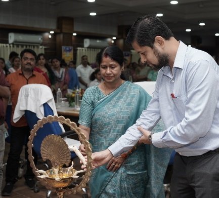 राष्ट्रीय पोषण माह का समापन — कुपोषण नियंत्रण में दुर्ग प्रदेश में अव्वल कलेक्टर सिंह बोले — आंगनबाड़ी भोजन की गुणवत्ता से समझौता नहीं राष्ट्रीय पोषण माह का समापन — कुपोषण नियंत्रण में दुर्ग प्रदेश में अव्वल कलेक्टर सिंह बोले — आंगनबाड़ी भोजन की गुणवत्ता से समझौता नहीं
