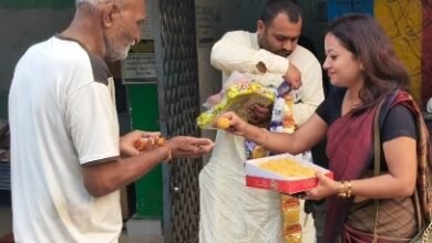 दीपावली बनी सेवा का पर्व:आर्य समाज ने ‘फील परमर्थम’ में जगाया मानवता का दीप  डॉ. अजय आर्य की प्रेरणा से आर्य समाज की टीम ने जरूरतमंदों के बीच बाँटा प्रेम, मिठाई और मुस्कान