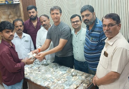 आया त्योहार, चलो बाजार” अभियान के तहत भिलाई चेम्बर ने किया चिल्हर वितरण, व्यापारियों को मिली राहत आया त्योहार, चलो बाजार” अभियान के तहत भिलाई चेम्बर ने किया चिल्हर वितरण, व्यापारियों को मिली राहत