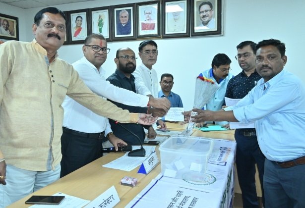 भिलाई: प्रधानमंत्री आवास योजना की लॉटरी में 10 हितग्राही हुए लाभान्वित भिलाई: प्रधानमंत्री आवास योजना की लॉटरी में 10 हितग्राही हुए लाभान्वित