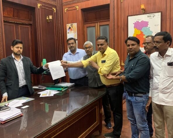 दुर्ग: सहकारी समिति कर्मचारी संघ दुर्ग ने अनिश्चितकालीन आंदोलन किया स्थगित दुर्ग: सहकारी समिति कर्मचारी संघ दुर्ग ने अनिश्चितकालीन आंदोलन किया स्थगित