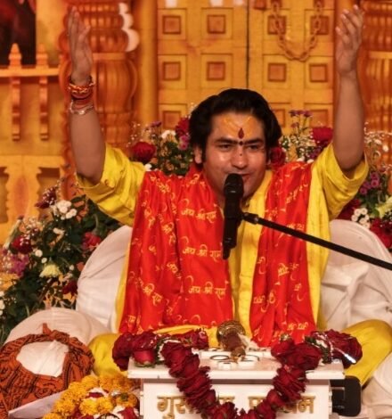 खामियां खुद में देखें और खूबियां दूसरों में देखें, तभी जीवन होगा सफल – पंडित धीरेंद्र कृष्ण शास्त्री