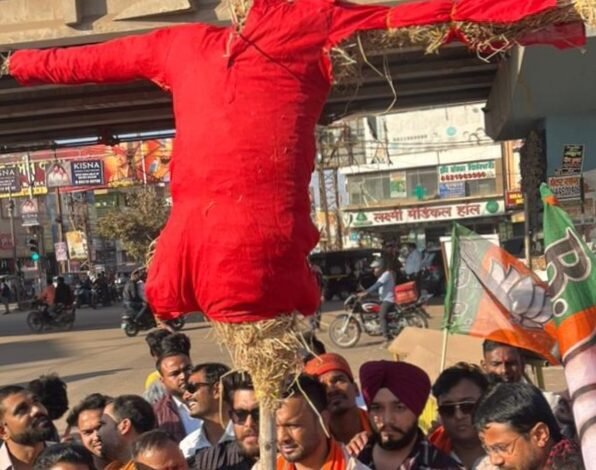 सनातन व साधु संतों का अपमान करने वाले भूपेश बघेल का पुतला फूंक दिया BJYM भिलाई ने