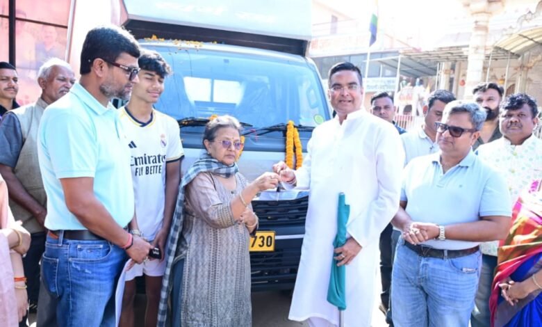 विधायक रिकेश सेन ने “स्वर्ग रथ” को दिखाई हरी झंडी, एक और सुविधा जनसेवार्थ समर्पित विधायक रिकेश सेन ने “स्वर्ग रथ” को दिखाई हरी झंडी, एक और सुविधा जनसेवार्थ समर्पित
