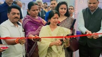 दीपप्रज्वलन कर महापौर अलका बाघमार ने पीएम विश्वकर्मा प्रदर्शनी-सह-व्यापार मेले का किया शुभारंभ