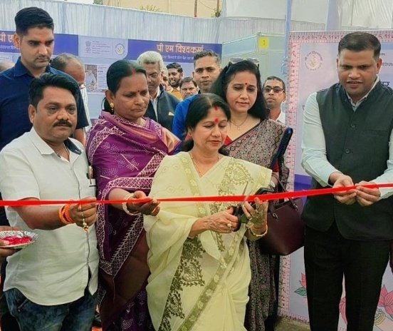 दीपप्रज्वलन कर महापौर अलका बाघमार ने पीएम विश्वकर्मा प्रदर्शनी-सह-व्यापार मेले का किया शुभारंभ