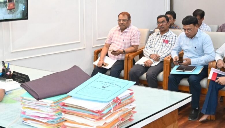 निगम आयुक्त ने ली समीक्षा बैठक; विकास कार्यों और राजस्व वसूली में तेजी लाने के निर्देश निगम आयुक्त ने ली समीक्षा बैठक; विकास कार्यों और राजस्व वसूली में तेजी लाने के निर्देश