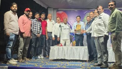 सेक्टर-1 क्रिकेट ग्राउंड में BSPL क्रिकेट टूर्नामेंट का शानदार आगाज ईडी वर्क्स राकेश कुमार व आनंद त्रिपाठी ने की बल्लेबाजी