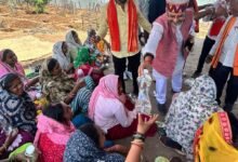 भाजपा के 47वें स्थापना दिवस पर युवा मोर्चा का ‘गांव चलो बस्ती चलो’ अभियान, जेवरा सिरसा में ‘टिफिन पर चर्चा’ बना आकर्षण”