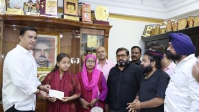 अध्यक्ष इंद्रजीत सिंह ‘छोटू’ की पहल, जरूरतमंद बेटी की शिक्षा के लिए दी आर्थिक सहायता अध्यक्ष इंद्रजीत सिंह ‘छोटू’ की पहल, जरूरतमंद बेटी की शिक्षा के लिए दी आर्थिक सहायता