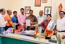 तरुण परगनिहा बने कूर्मि क्षत्रिय महासभा के राष्ट्रीय युवा उपाध्यक्ष सांसद विजय बघेल ने सौंपा नियुक्ति पत्र, समाज में खुशी की लहर