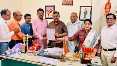 तरुण परगनिहा बने कूर्मि क्षत्रिय महासभा के राष्ट्रीय युवा उपाध्यक्ष सांसद विजय बघेल ने सौंपा नियुक्ति पत्र, समाज में खुशी की लहर