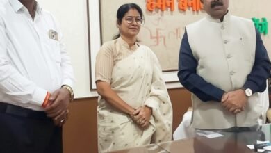 रायपुर नाका–हुडको अंडरब्रिज की मांग तेज, महापौर ने डिप्टी सीएम को सौंपा पत्र