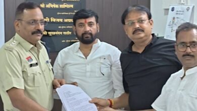 सांसद विजय बघेल पर अभद्र टिप्पणी से नाराज भाजपा के पदाधिकारी,थाने पहुंचे सांसद प्रतिनिधि सख्त कार्रवाई की मांग सांसद विजय बघेल पर अभद्र टिप्पणी से नाराज भाजपा के पदाधिकारी,थाने पहुंचे सांसद प्रतिनिधि सख्त कार्रवाई की मांग