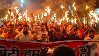 5 वर्षीय बच्ची से दुष्कर्म के विरोध में दुर्ग में फूटा आक्रोश, युवा कांग्रेस की मशाल रैली; आरोपी को फांसी देने की मांग