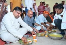 सेवा सदन में श्रमिकों का सम्मान, मंत्री गजेन्द्र यादव ने श्रमिकों के साथ किये भोजन