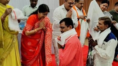 स्वच्छता मित्रों के सम्मान में नगर निगम दुर्ग का अभिनव पहल महापौर एवं जनप्रतिनिधियों ने साथ बैठकर किया स्नेह भोज अंतर्राष्ट्रीय मजदूर दिवस पर श्रमिकों के प्रति कृतज्ञता का अनूठा उदाहरण,