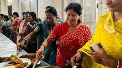 स्वच्छता मित्रों के सम्मान में नगर निगम दुर्ग का अभिनव पहल महापौर एवं जनप्रतिनिधियों ने साथ बैठकर किया स्नेह भोज